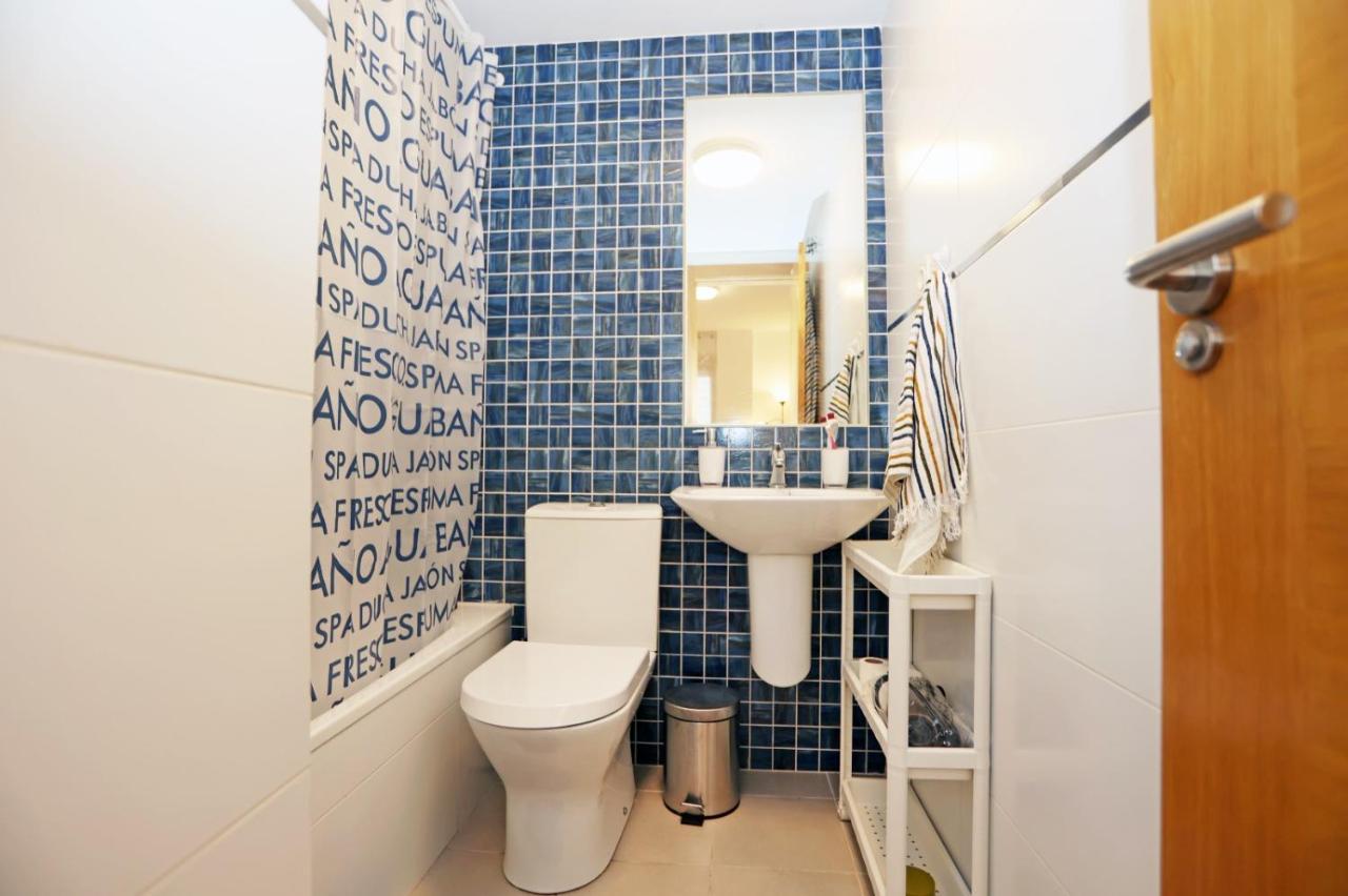 Casa Fenicia - Cosy Apartment With Free Private Parking Málaga Extérieur photo