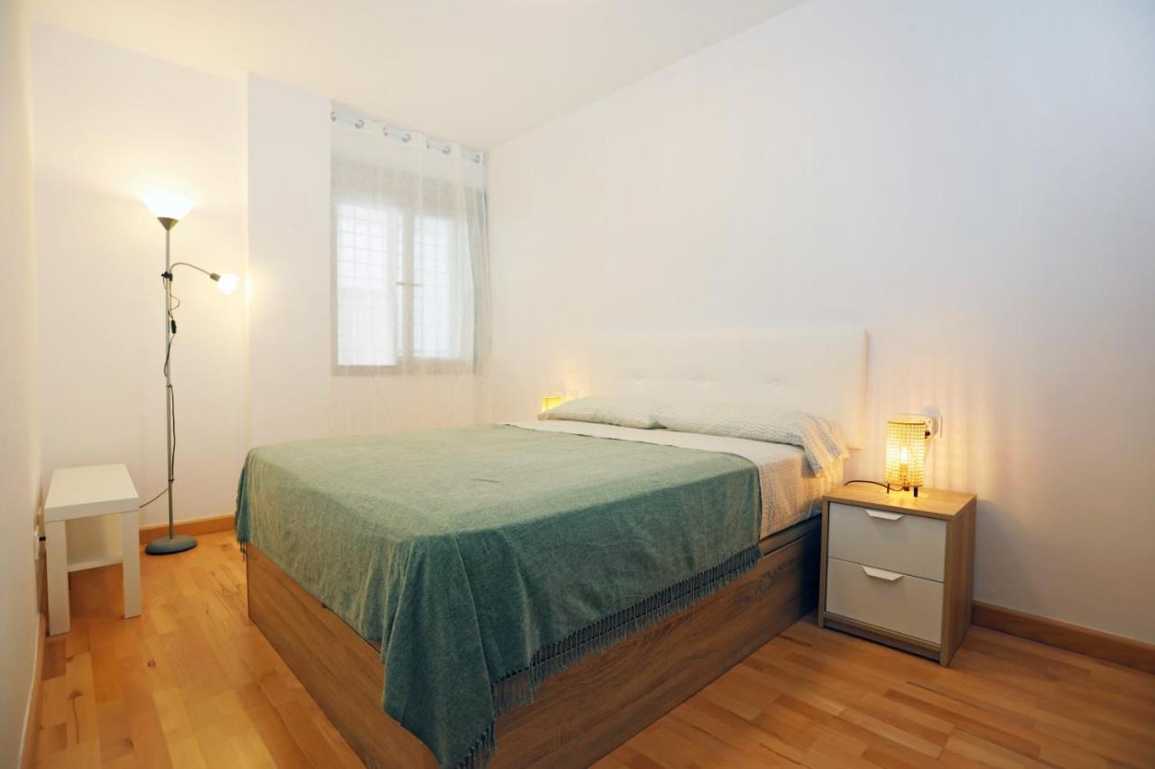 Casa Fenicia - Cosy Apartment With Free Private Parking Málaga Extérieur photo